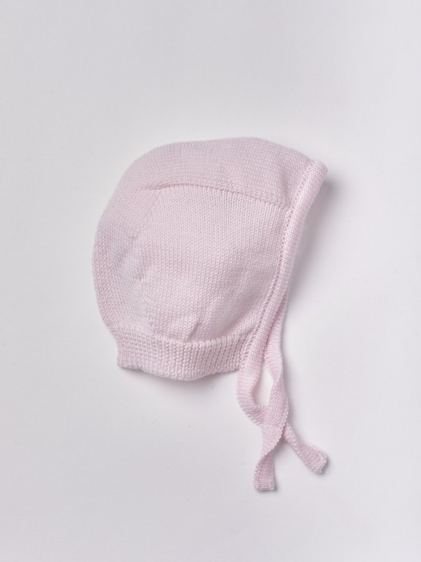 Chunky knitted bonnet