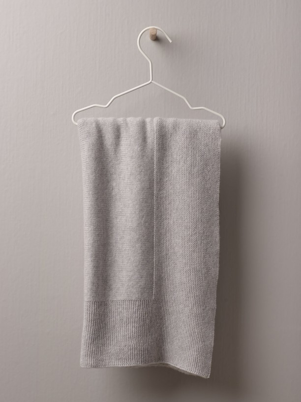 Cashmere knit blanket
