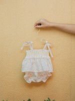 Blusa em tecido floral Blusa em tecido floral