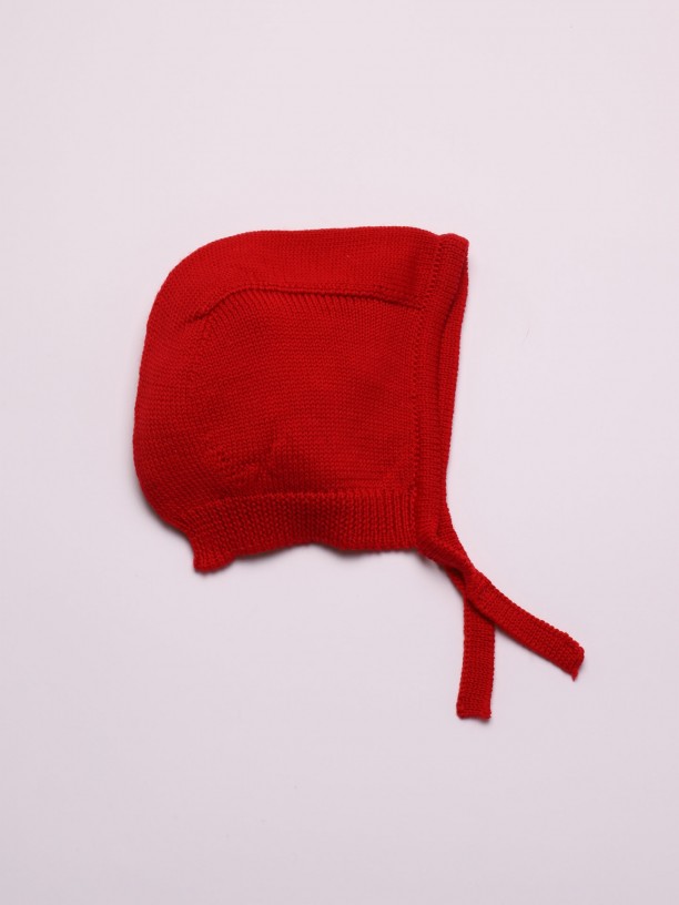 Knitted bonnet