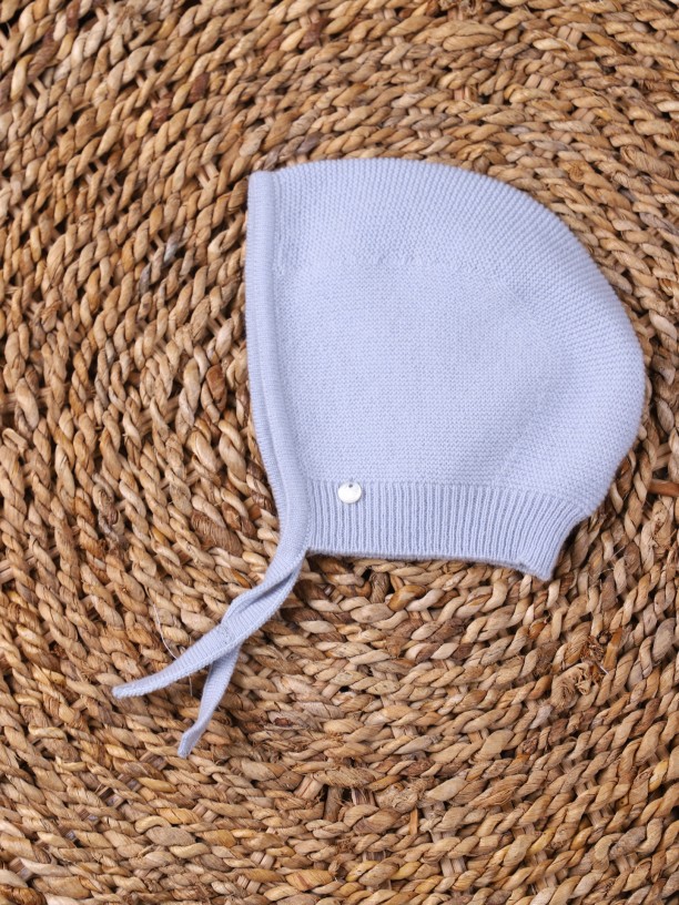 Knitted wool bonnet