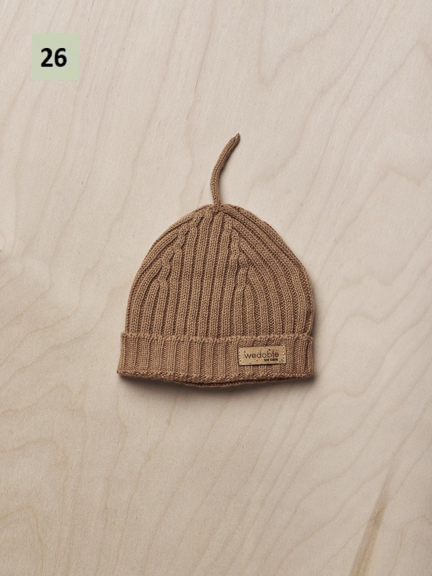 Knitted ribbed beanie