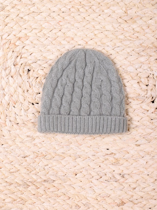 Cable knit beanie