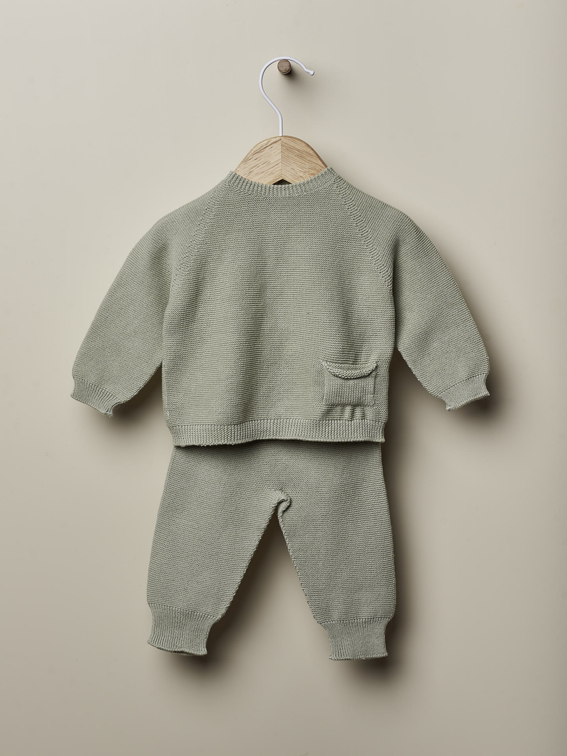 Long-sleeved sweater