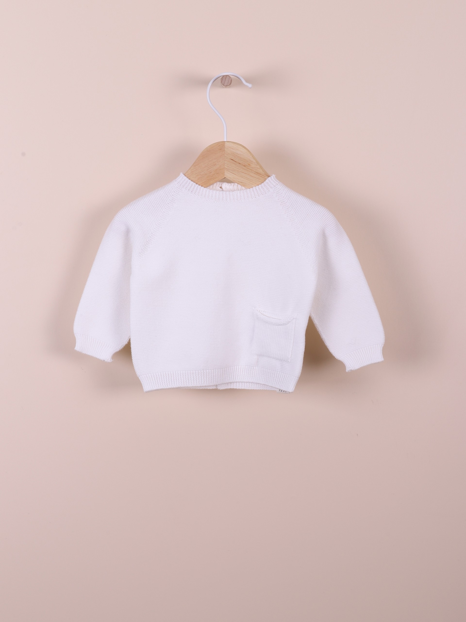 Long-sleeved sweater