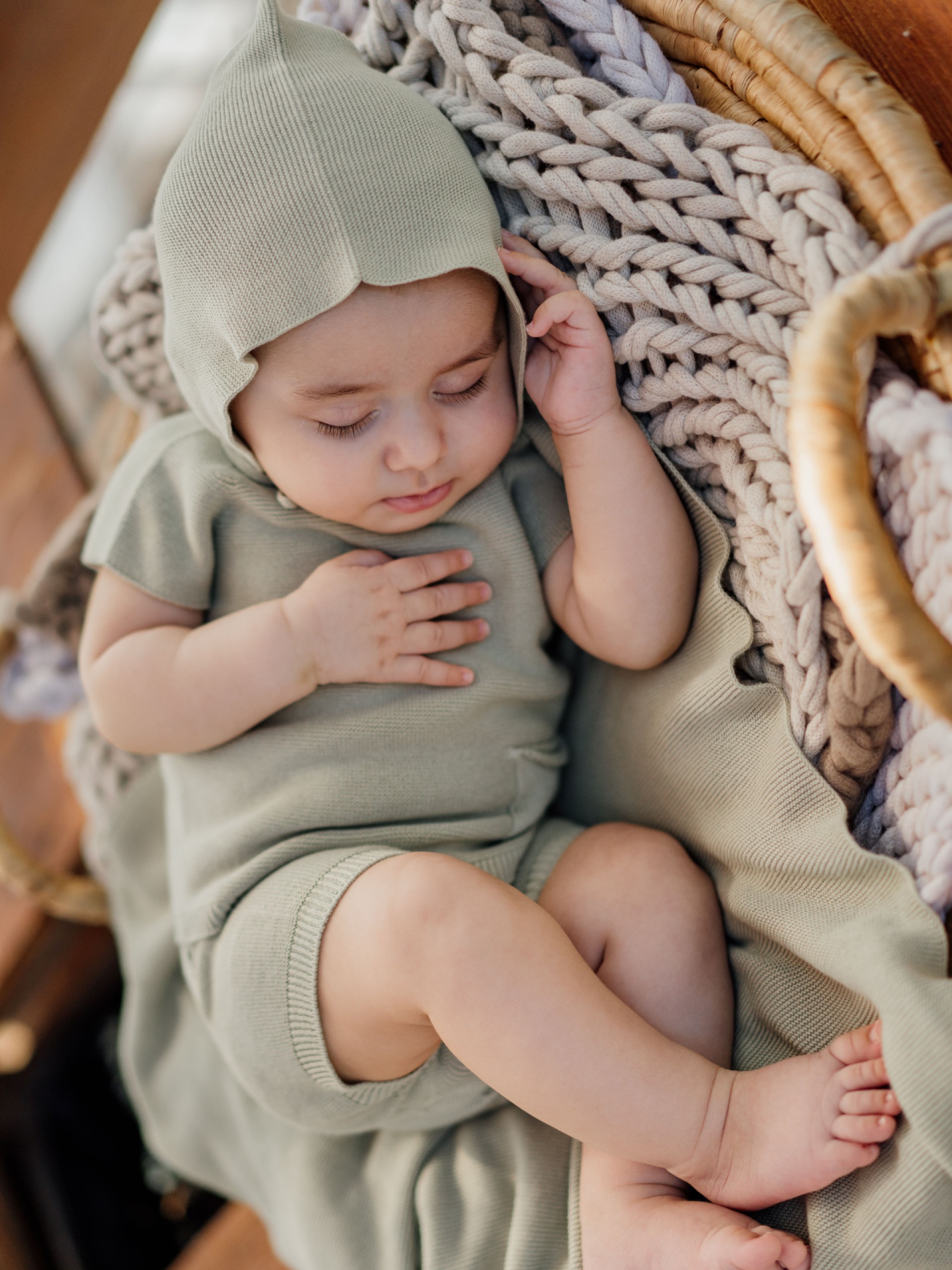 Short-sleeved sweater