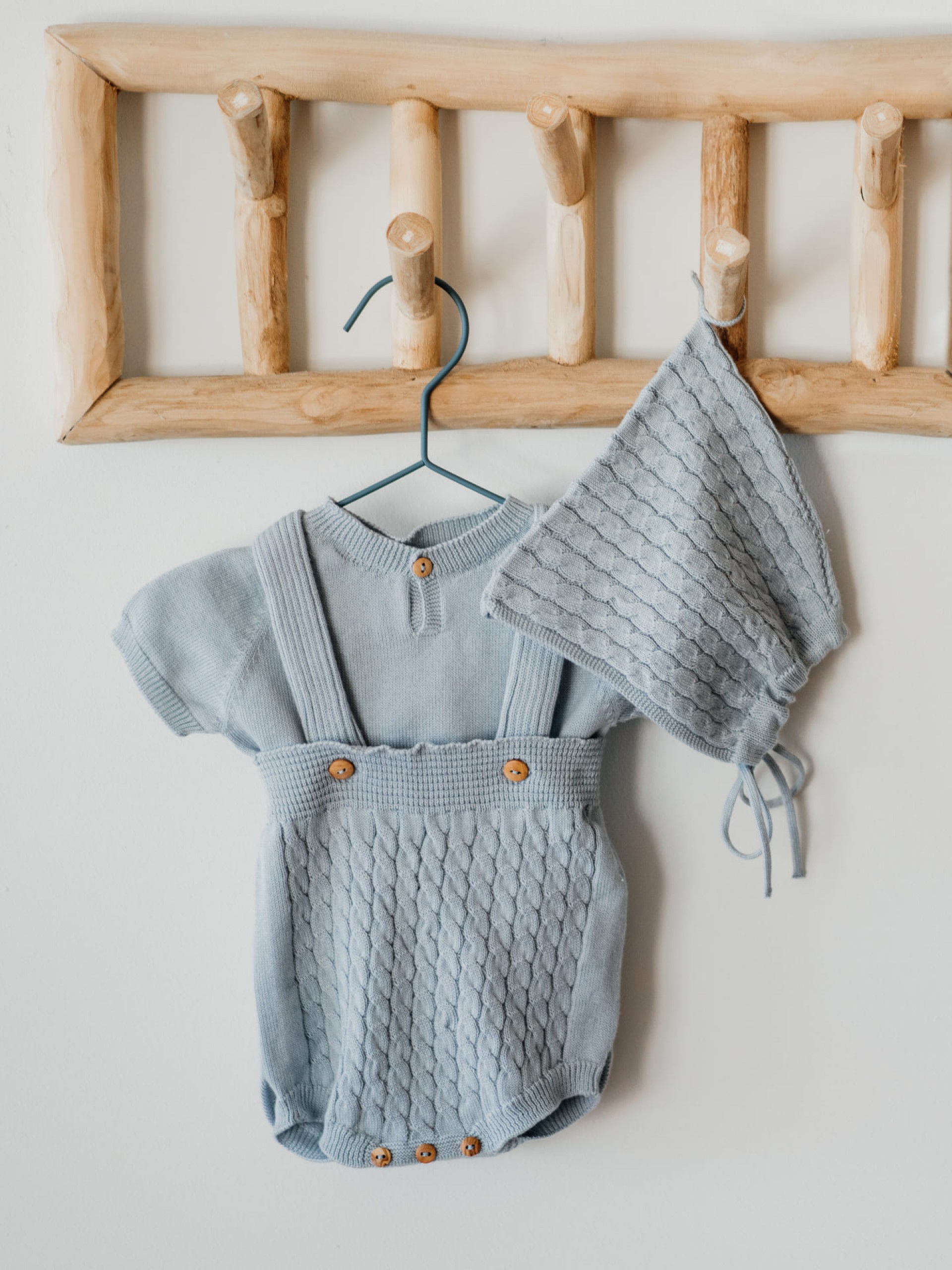 Short-sleeved sweater