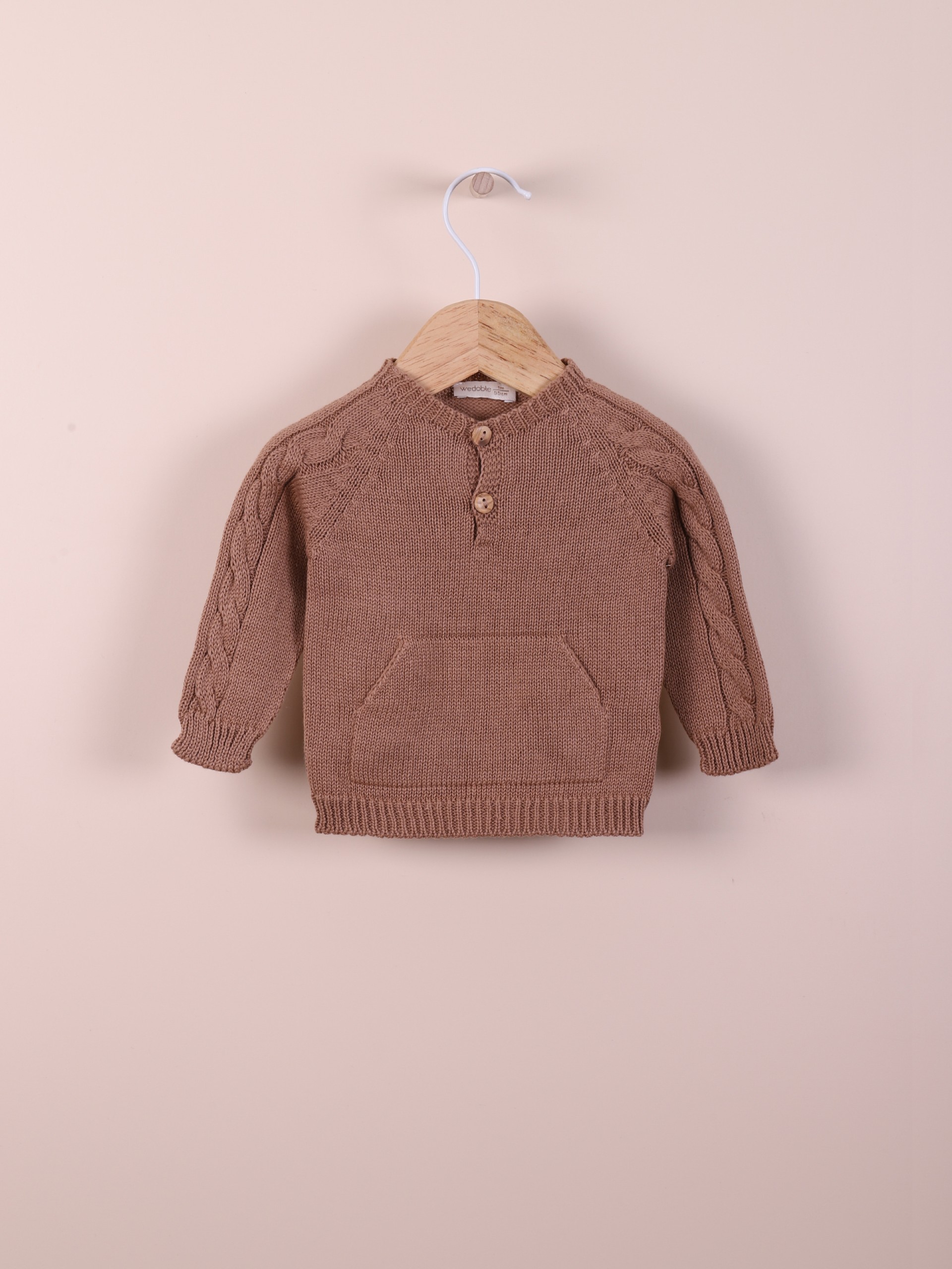 Long-sleeved sweater