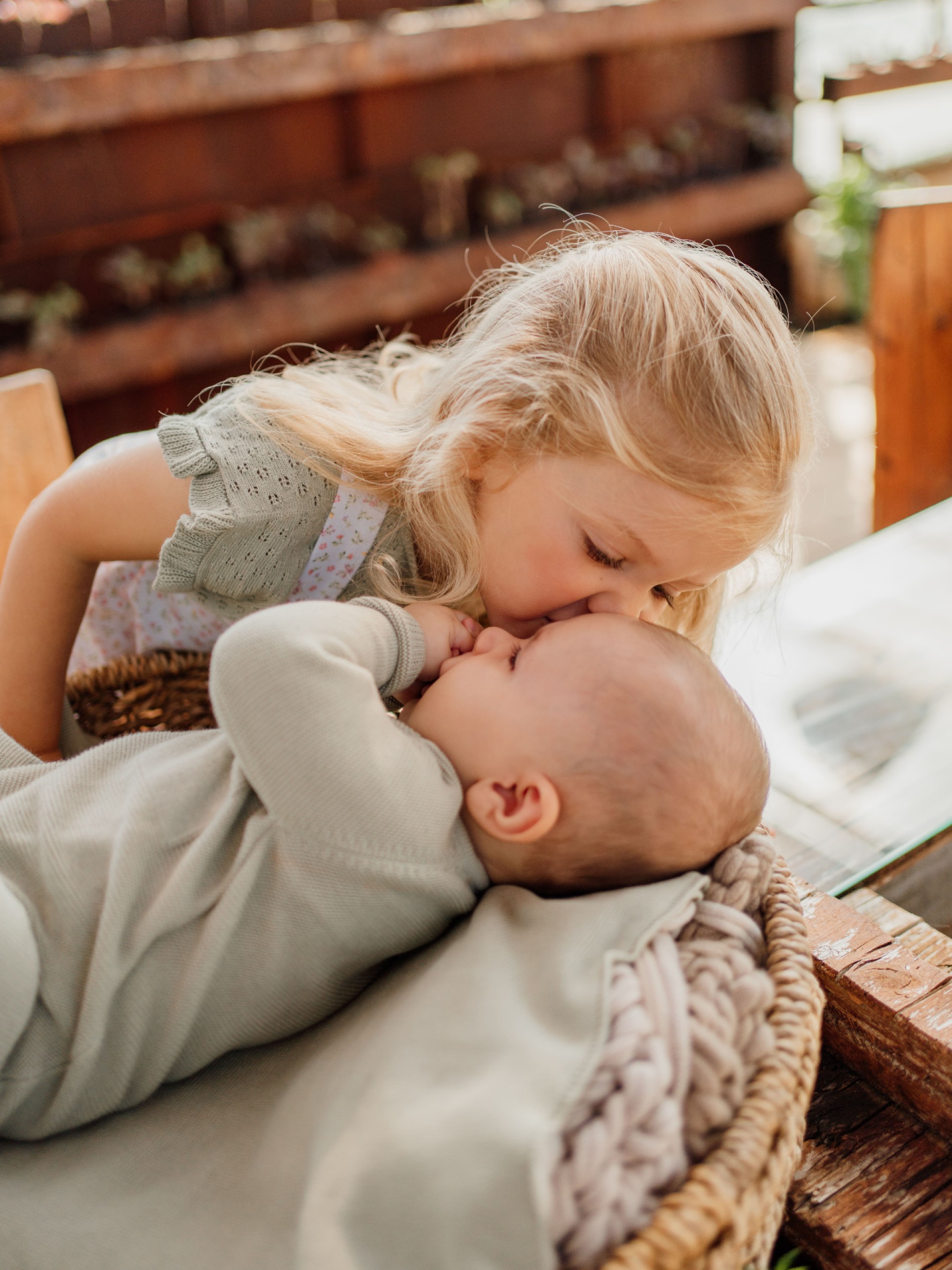 Short-sleeved sweater
