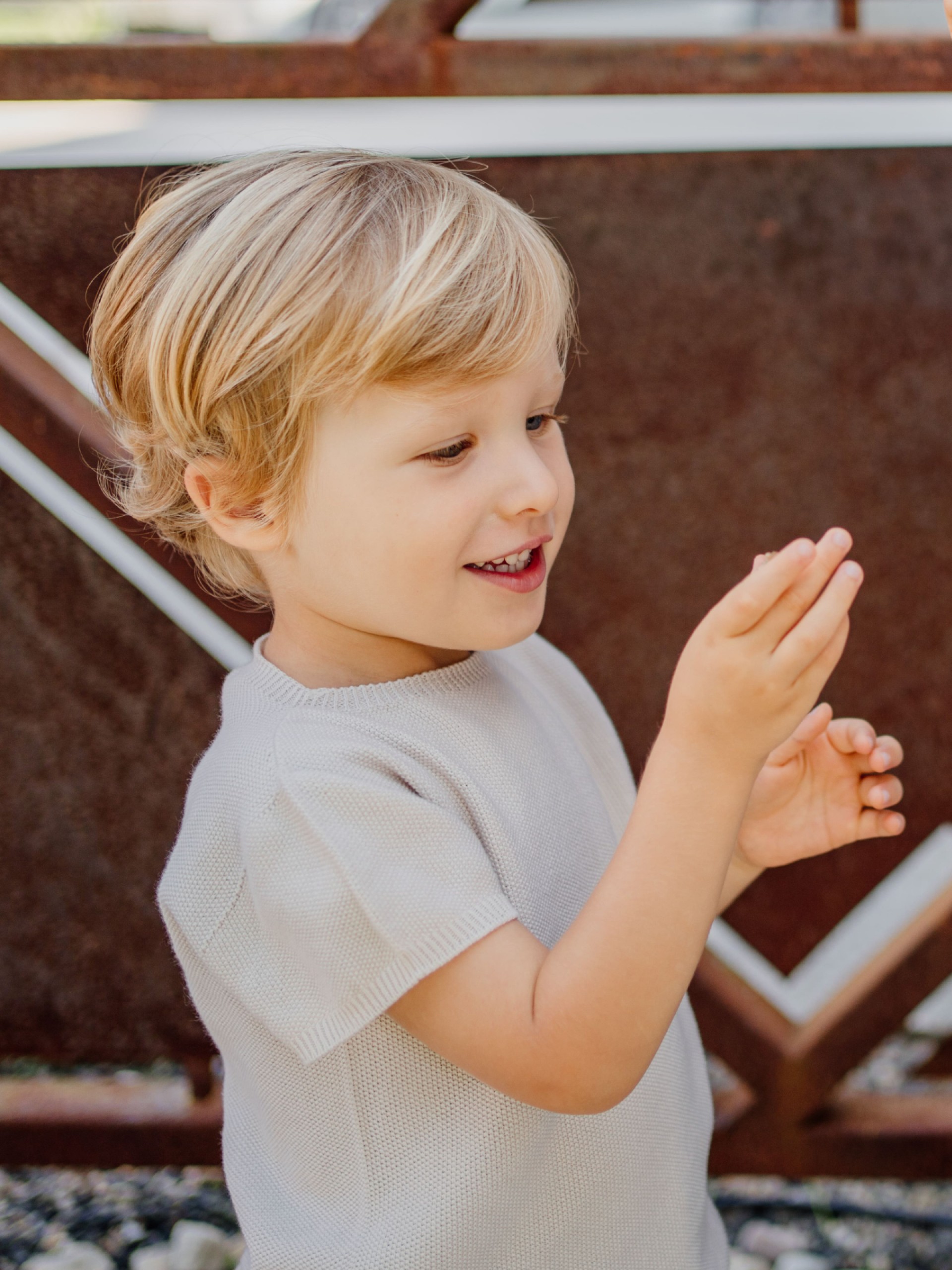 Short-sleeved sweater