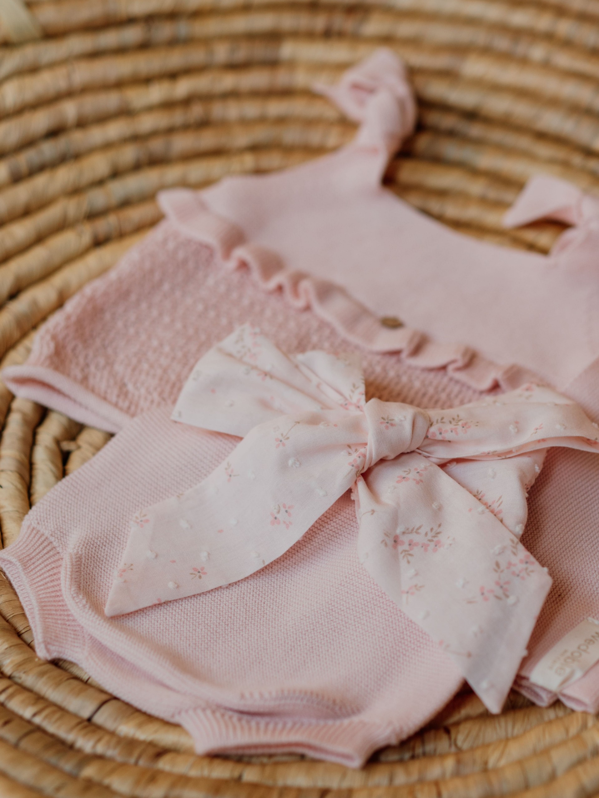 Shoulder straps sweater