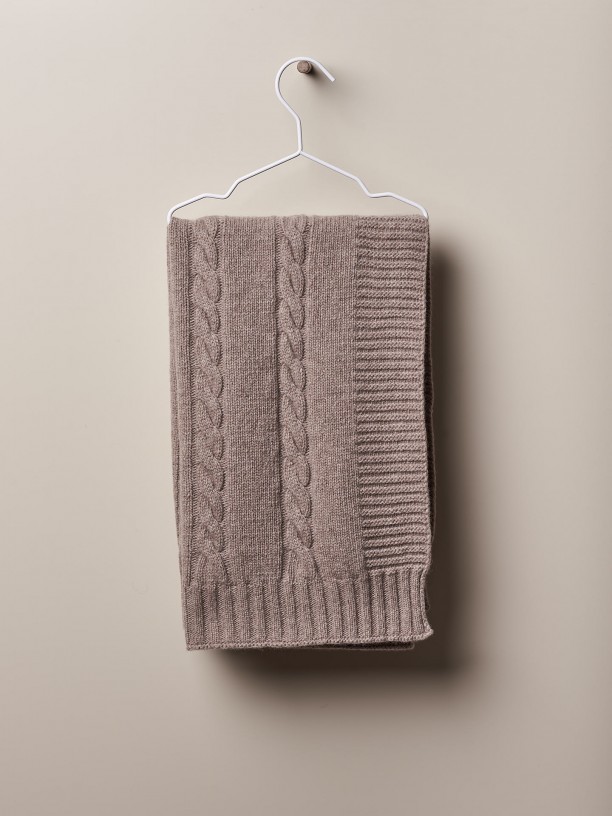 Knitted wool blanket