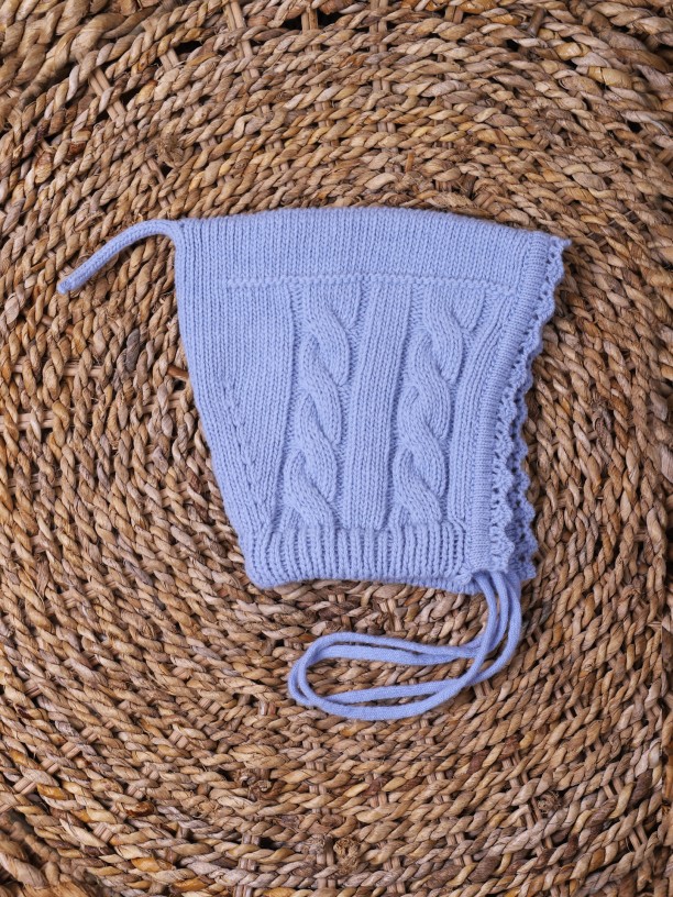 Knitted wool bonnet