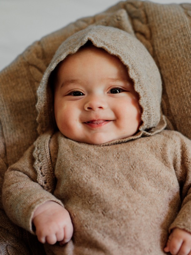 Knitted wool bonnet