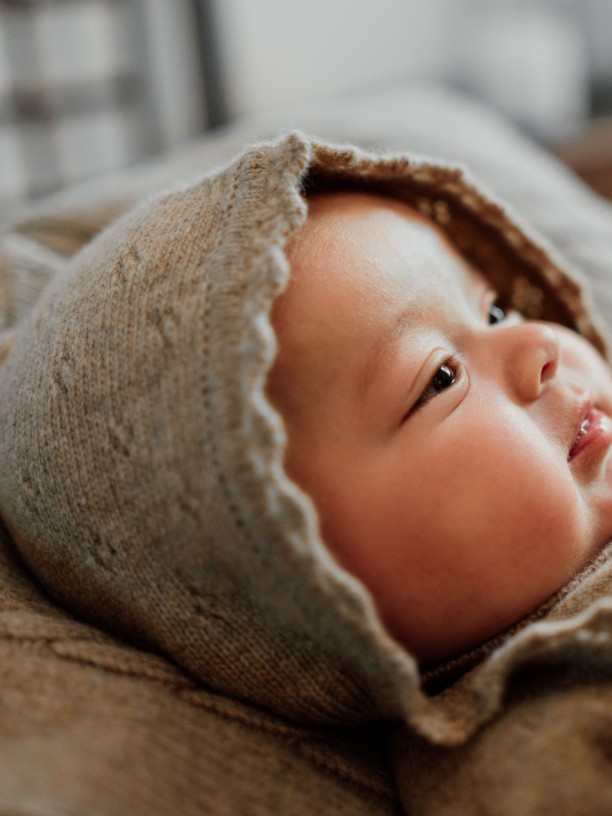 Knitted wool bonnet