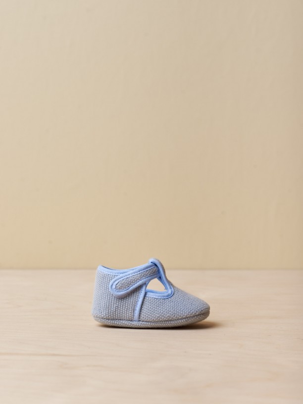 Canvas baby shoes