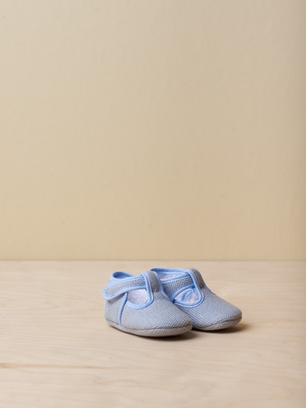 Canvas baby shoes