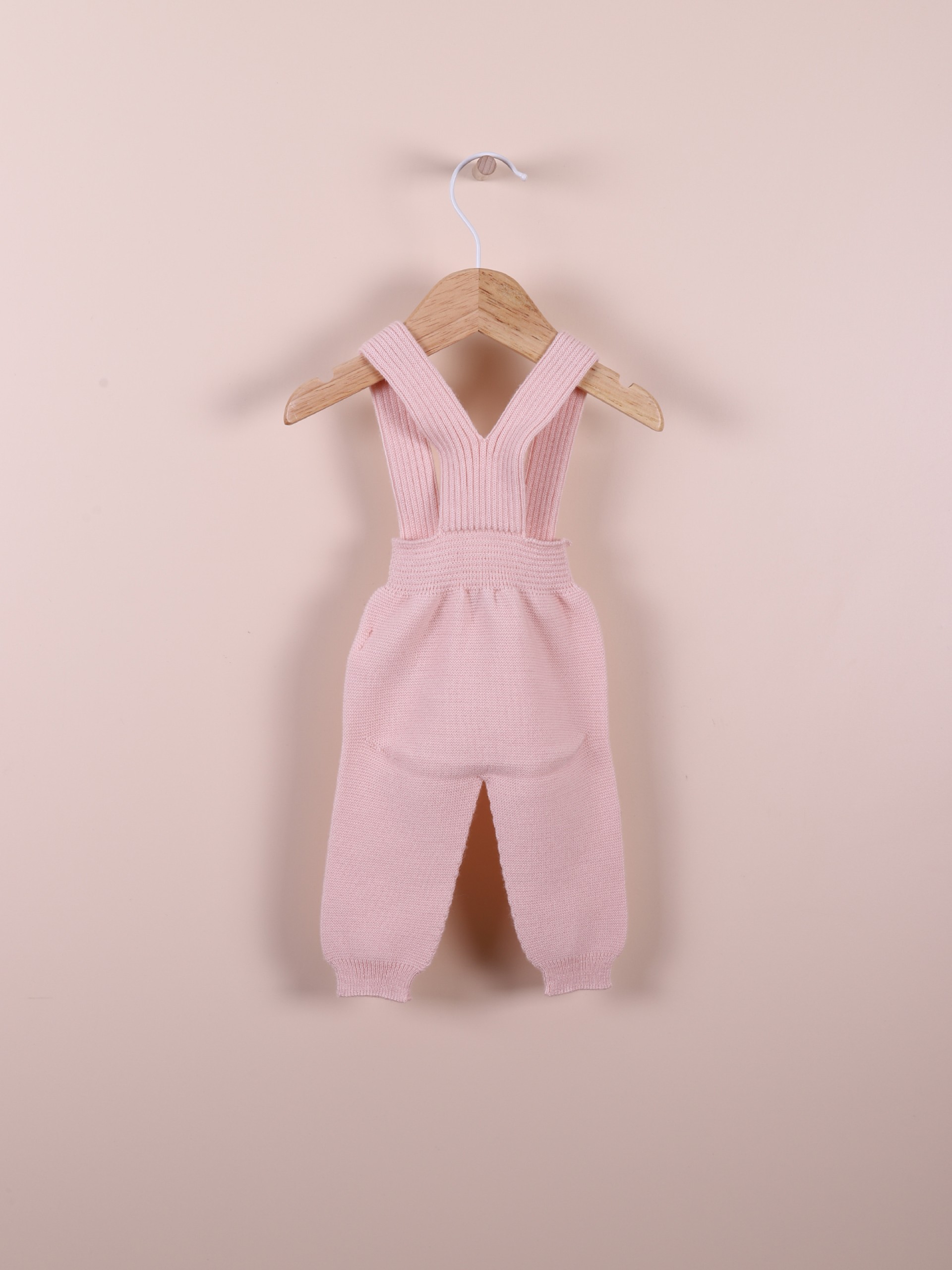 Calças com alças de lã