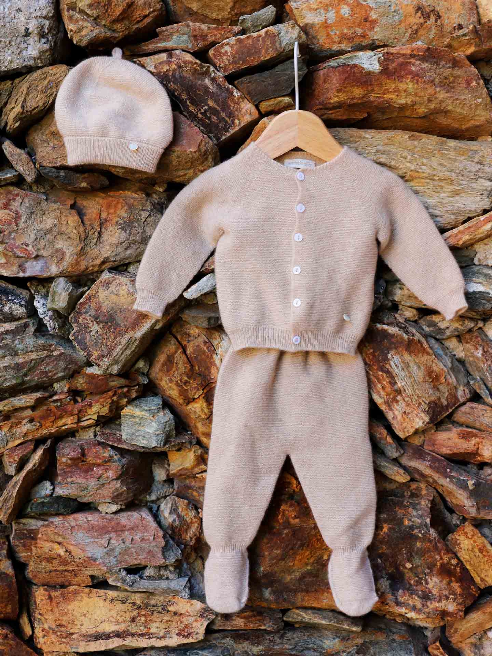 Calças com pé de caxemira