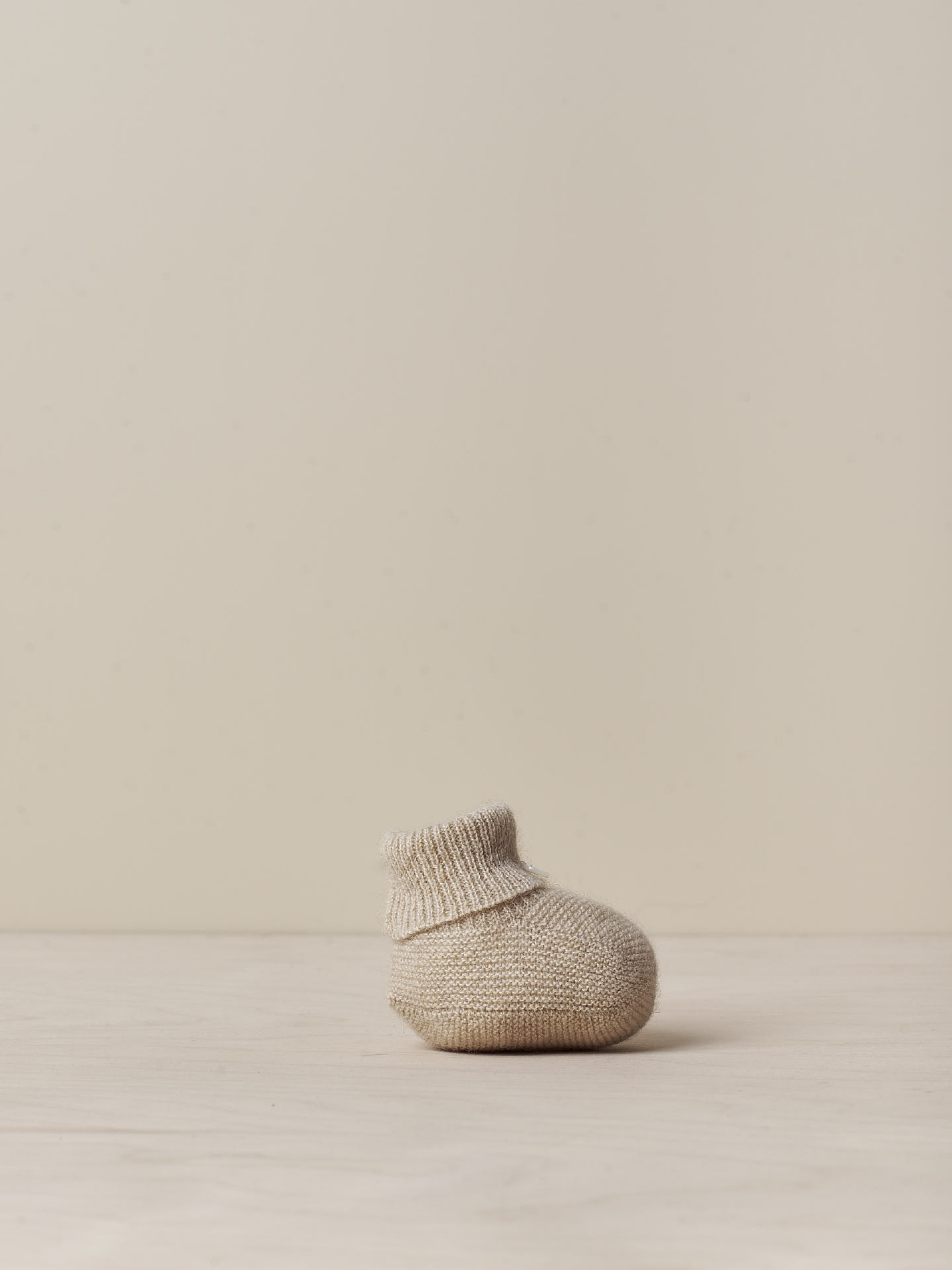 Knitted cashmere booties