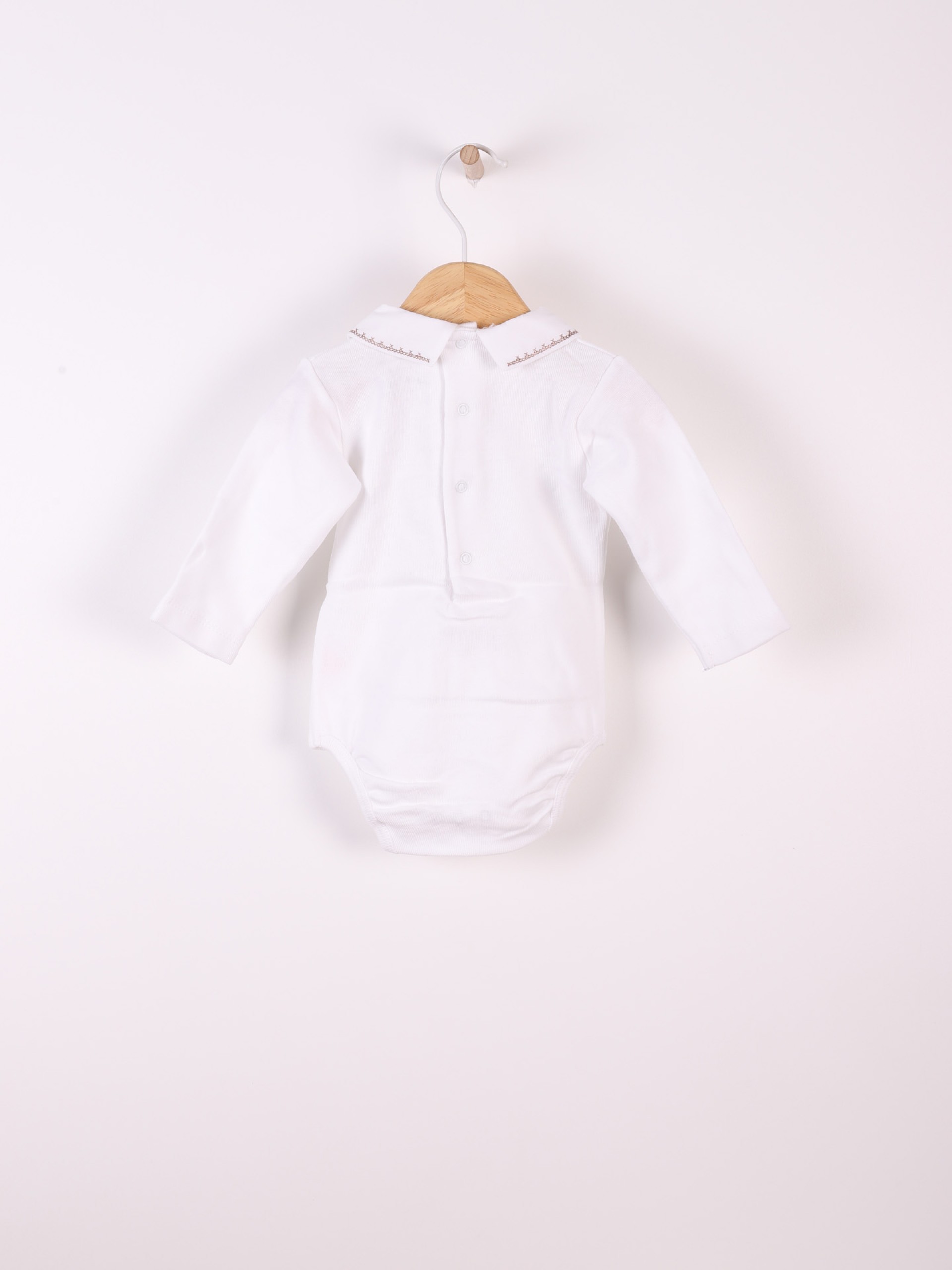 Body com gola em bico