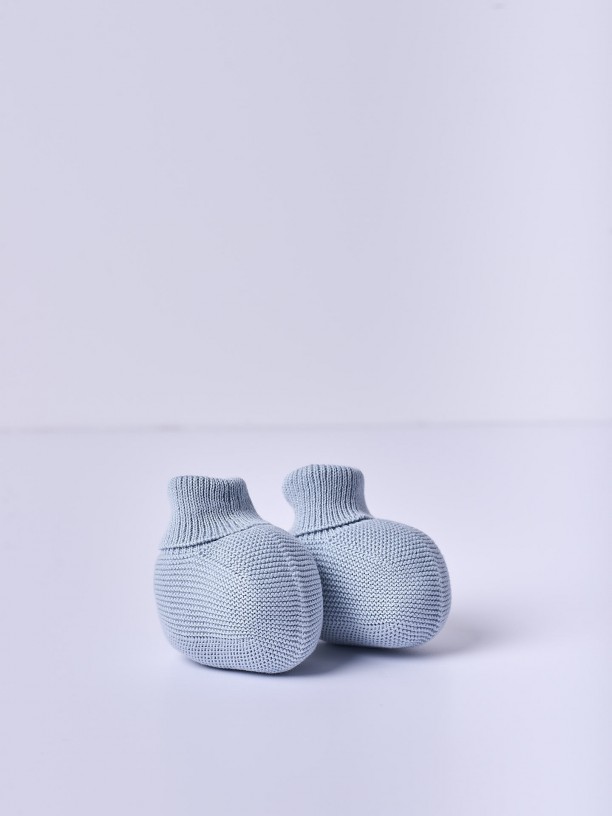 Fine knitted booties