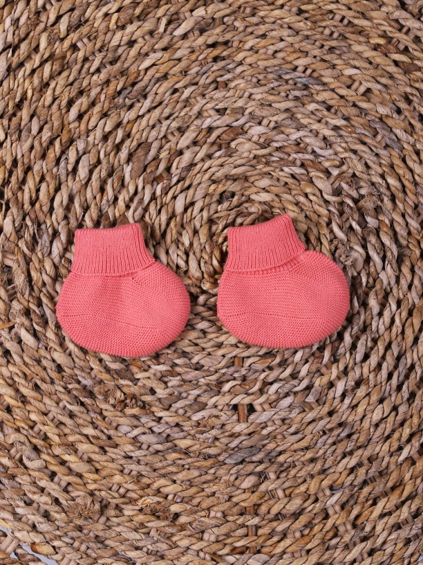Fine knitted booties Fine knitted booties