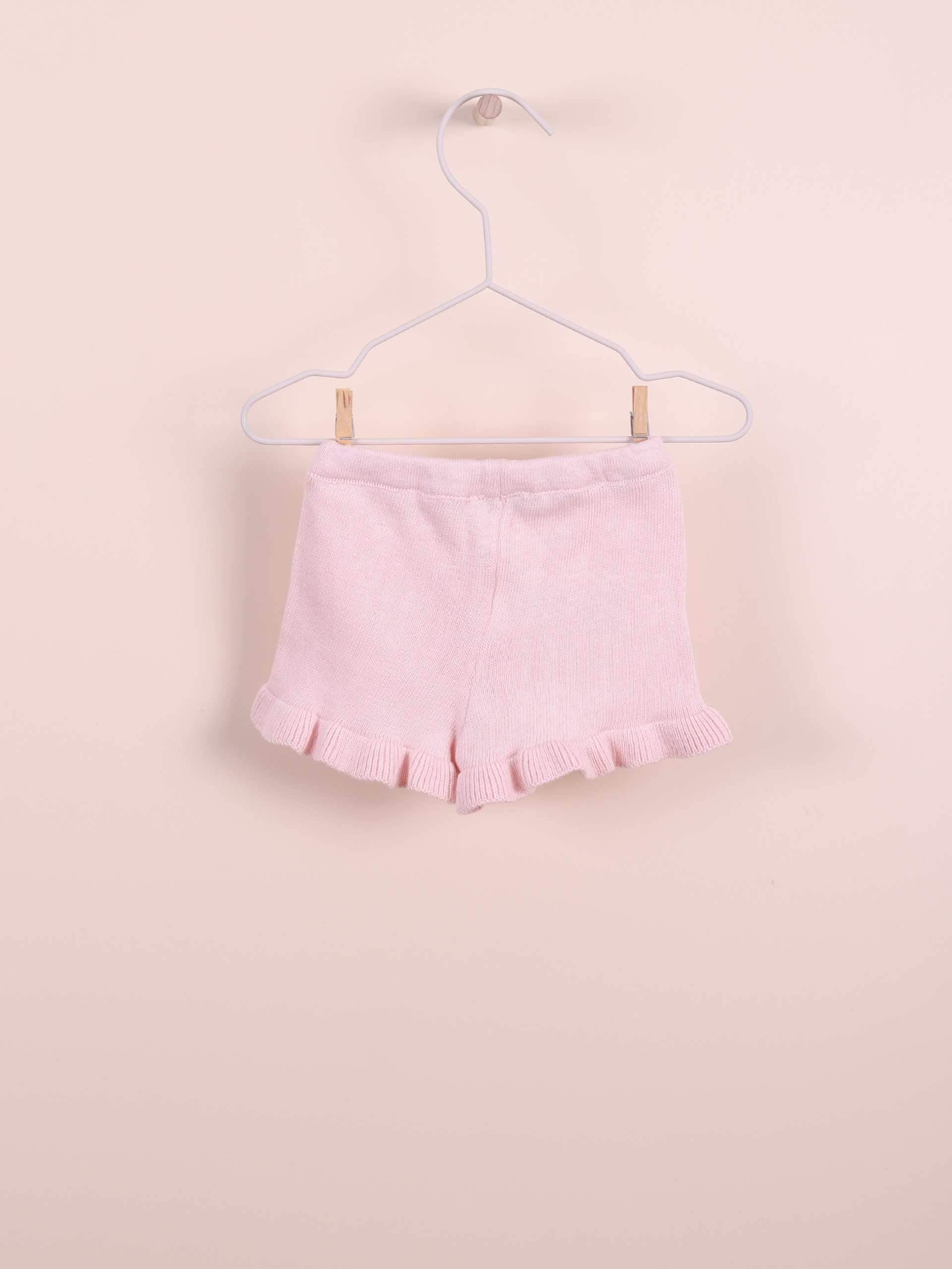 Calções com folhos