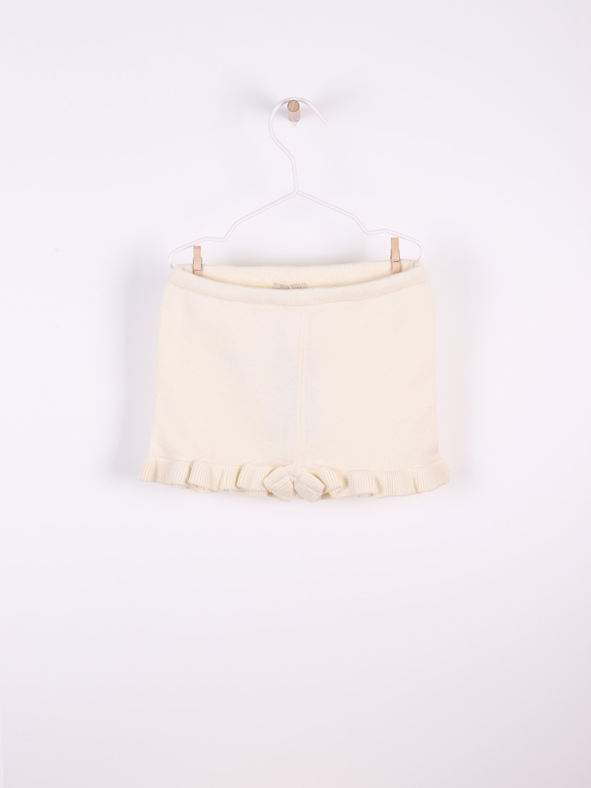 Calções com folhos