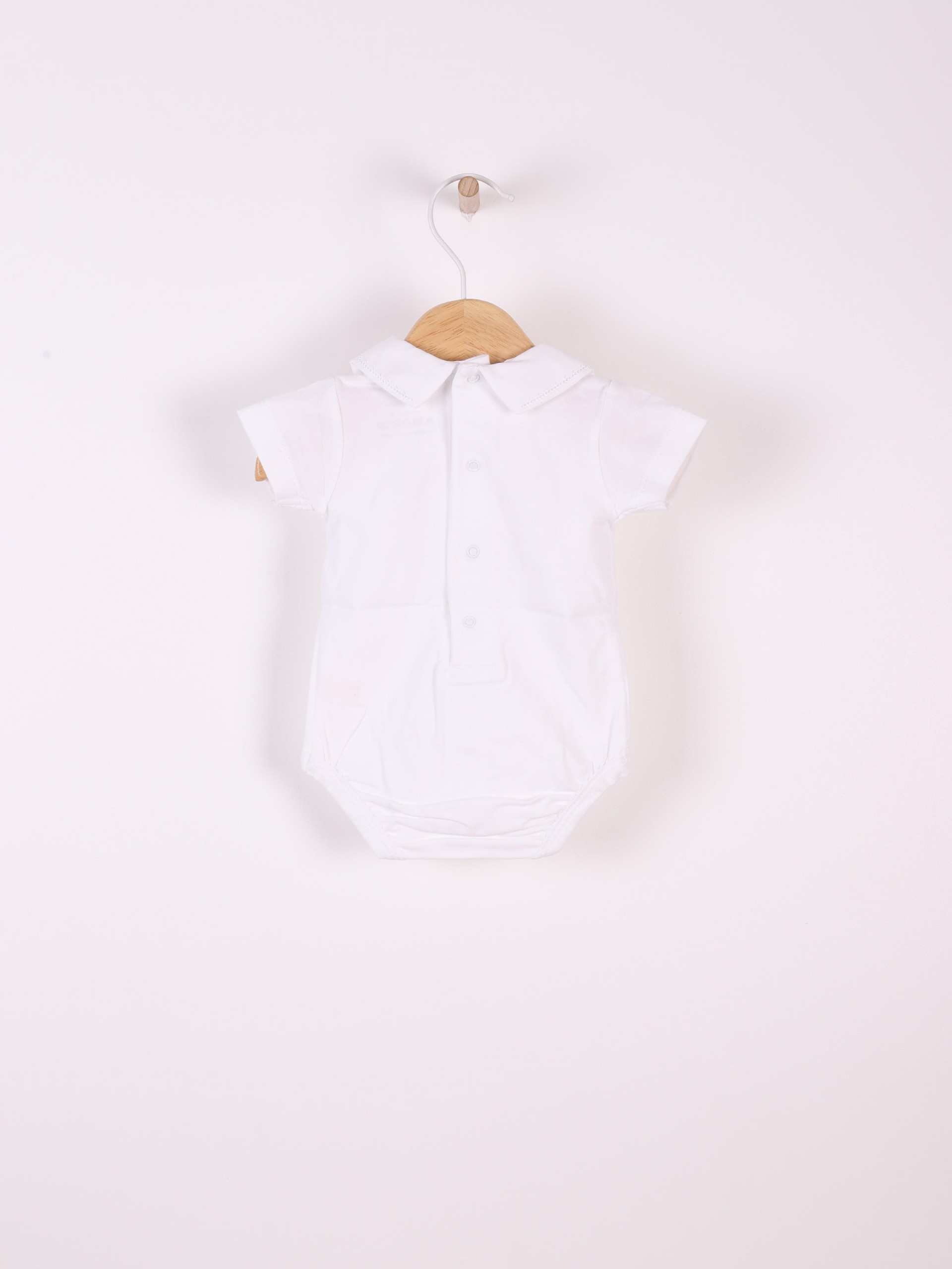 Body com gola em bico