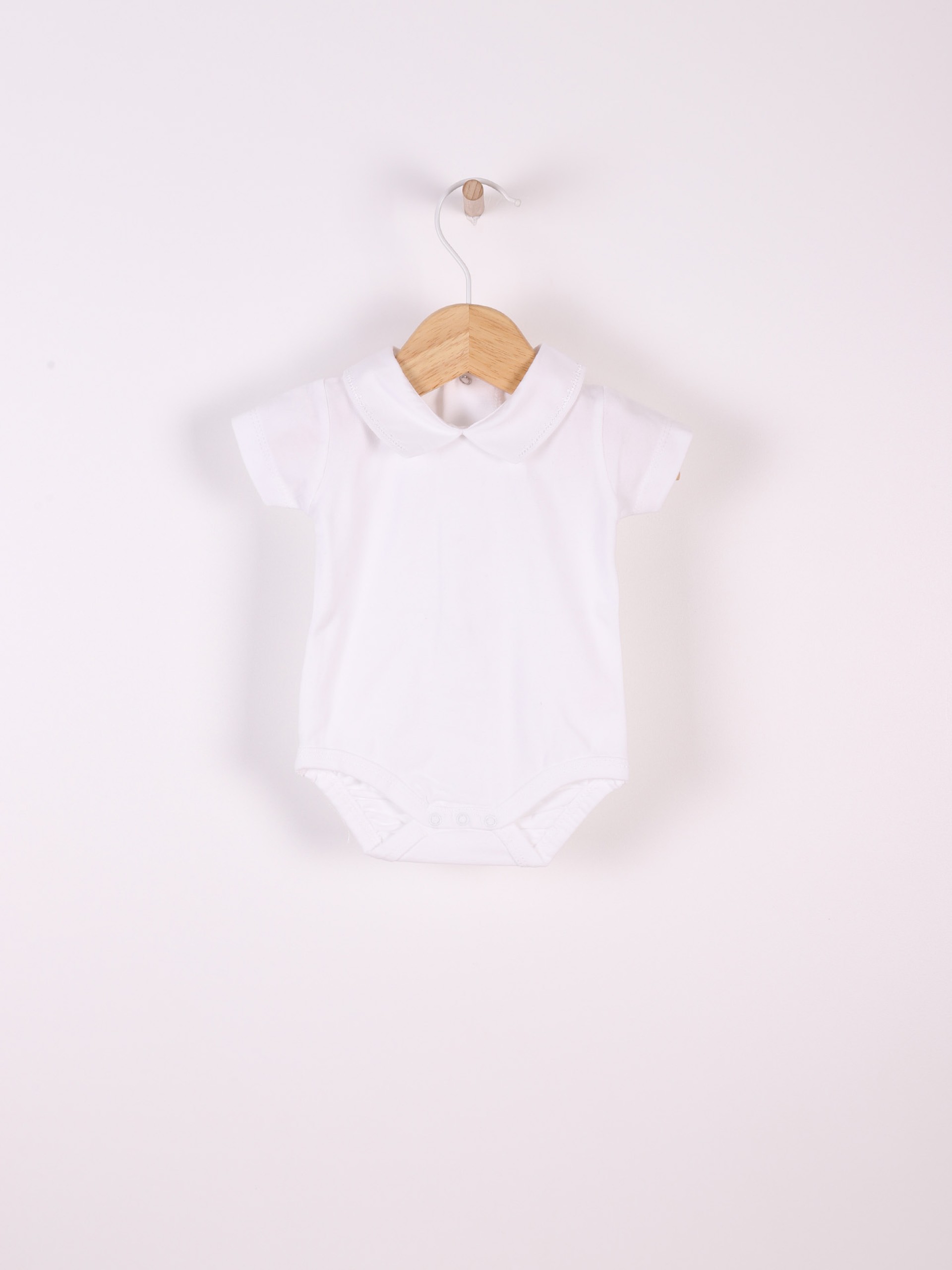 Body com gola em bico