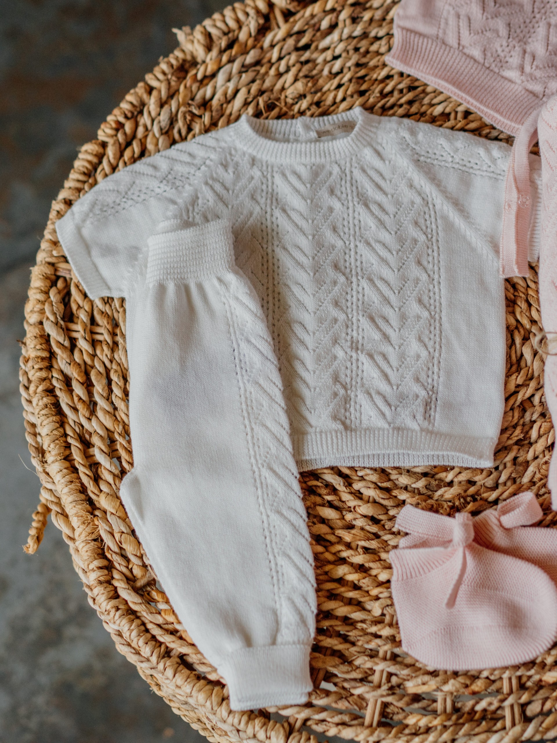 Short-sleeved sweater