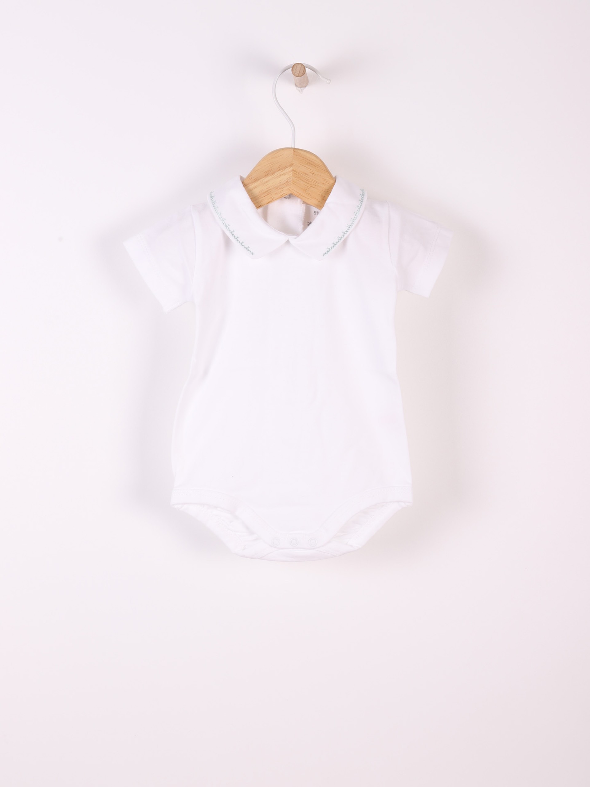 Body com gola em bico