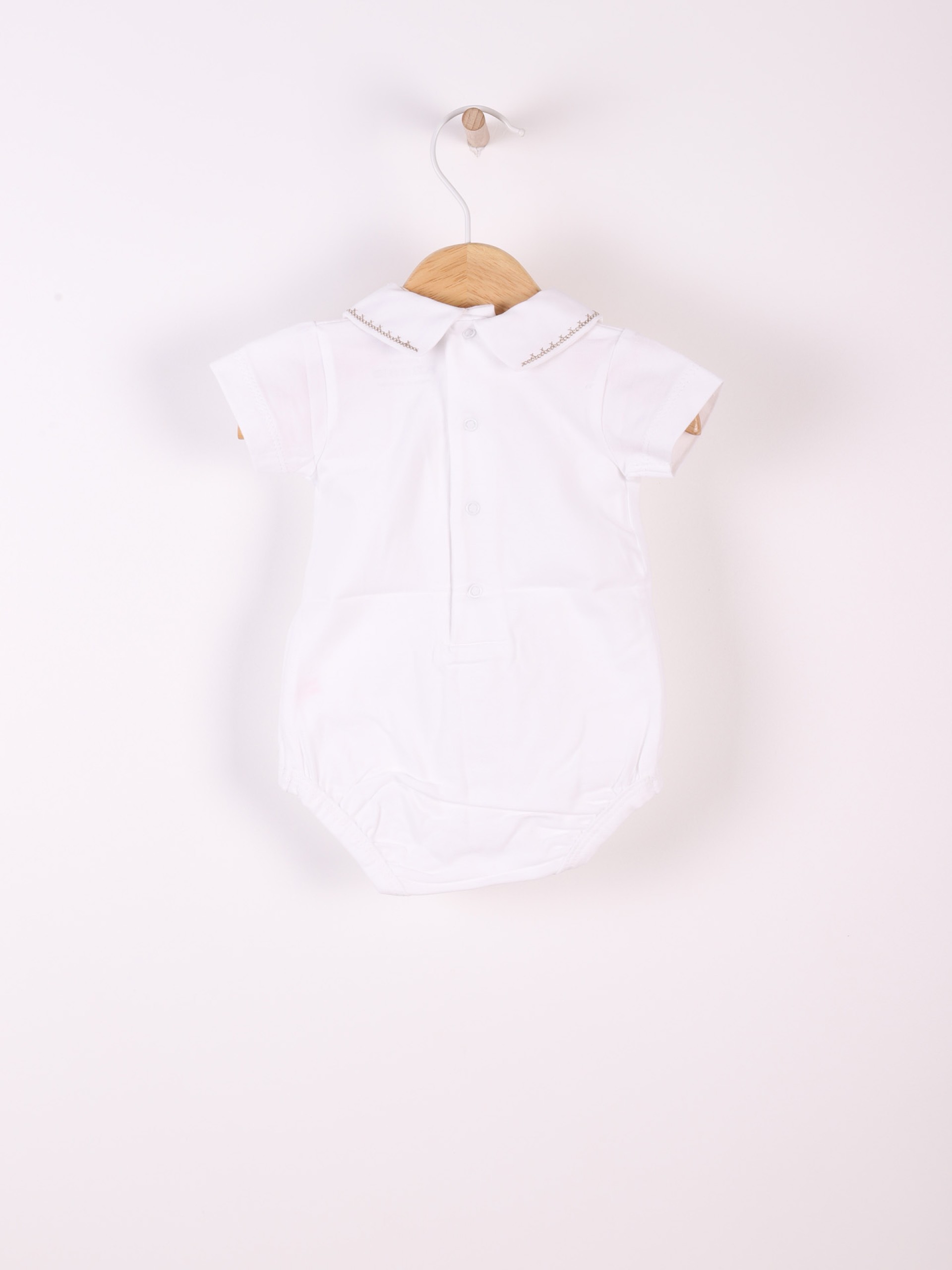 Body com gola em bico