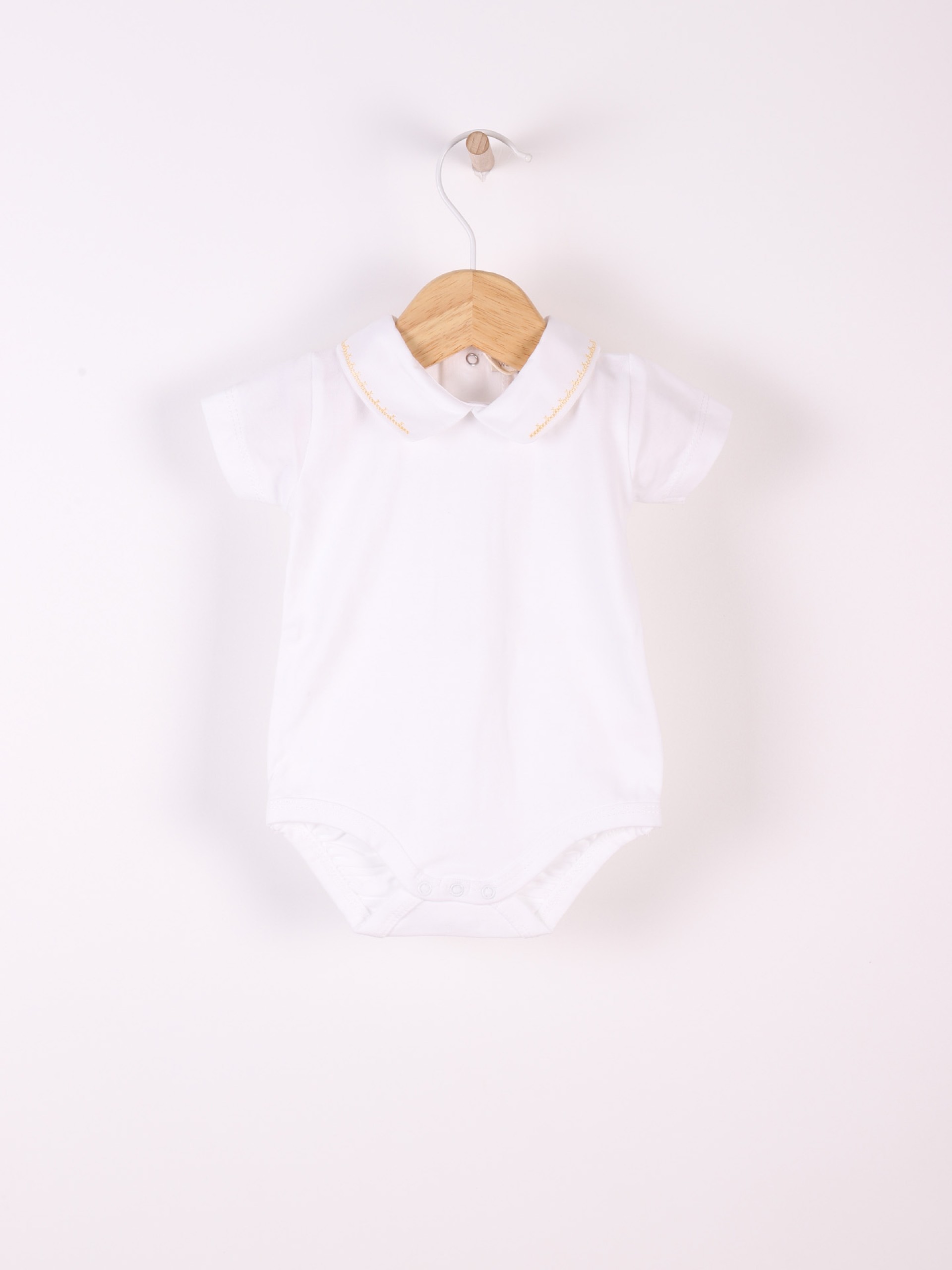 Body com gola em bico