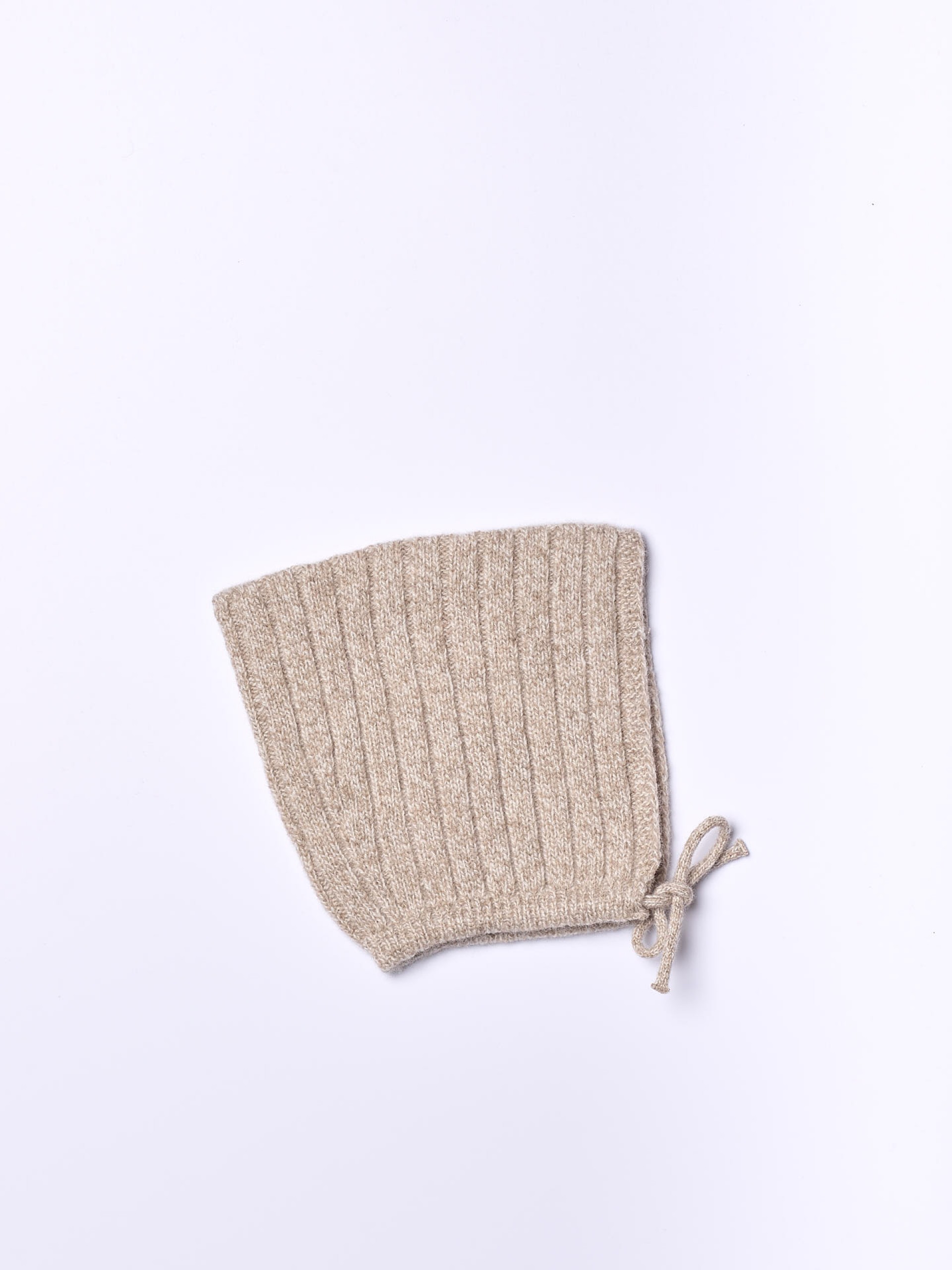 Knitted wool bonnet
