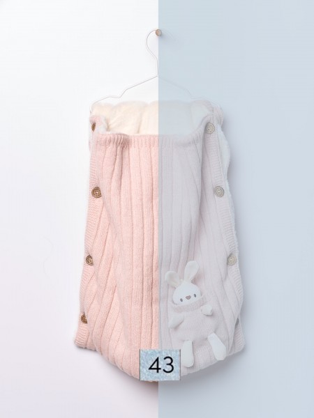Knitted baby nest
