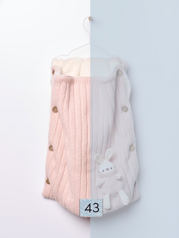 Knitted baby nest