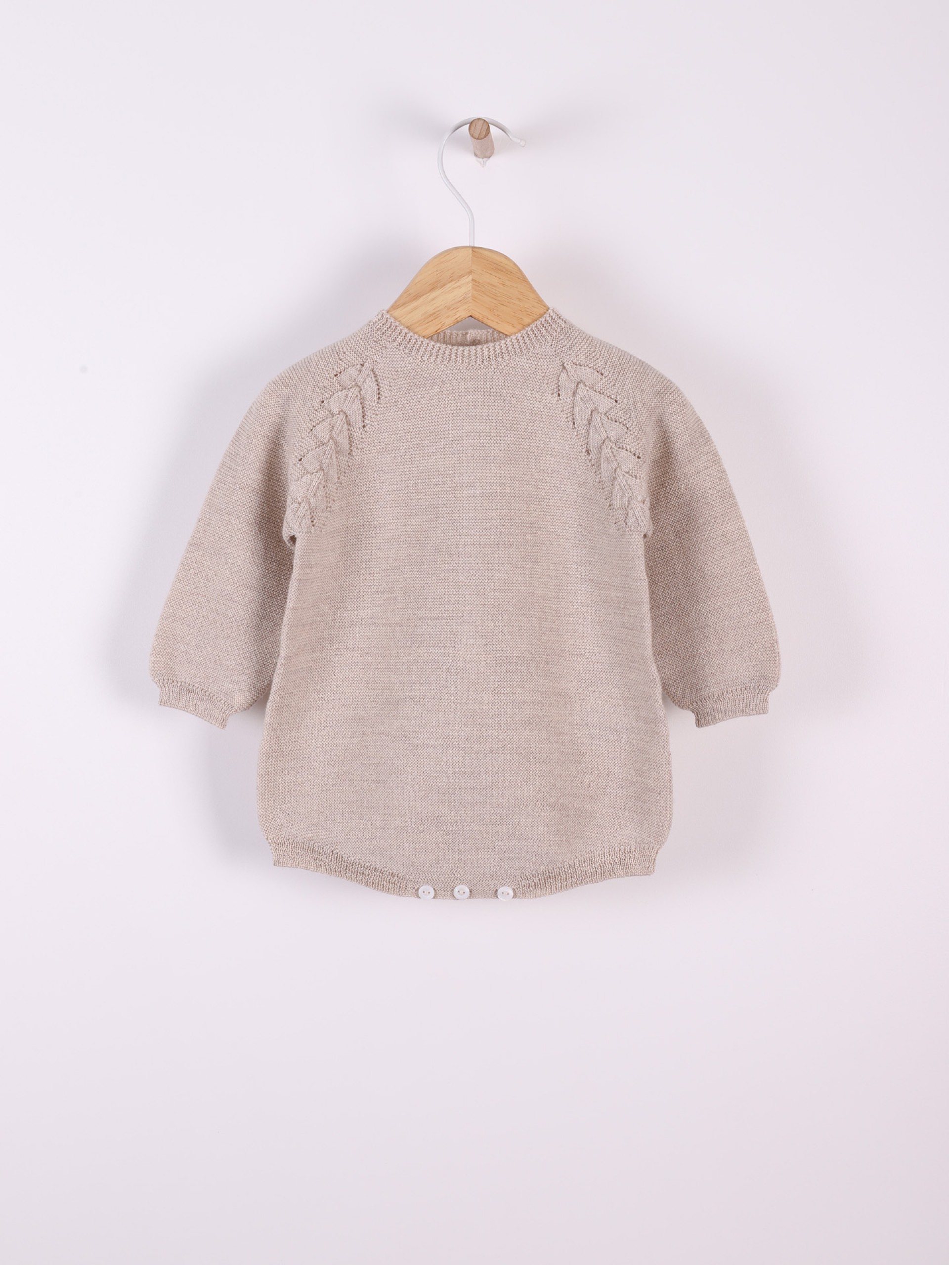 Knitted wool shortie