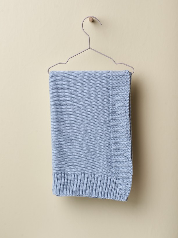 Knitted blanket