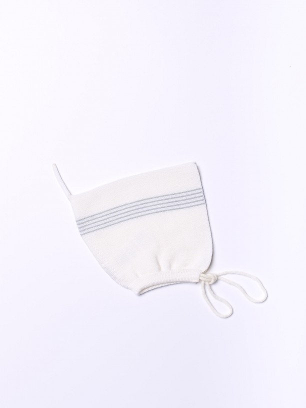 Knitted wool bonnet