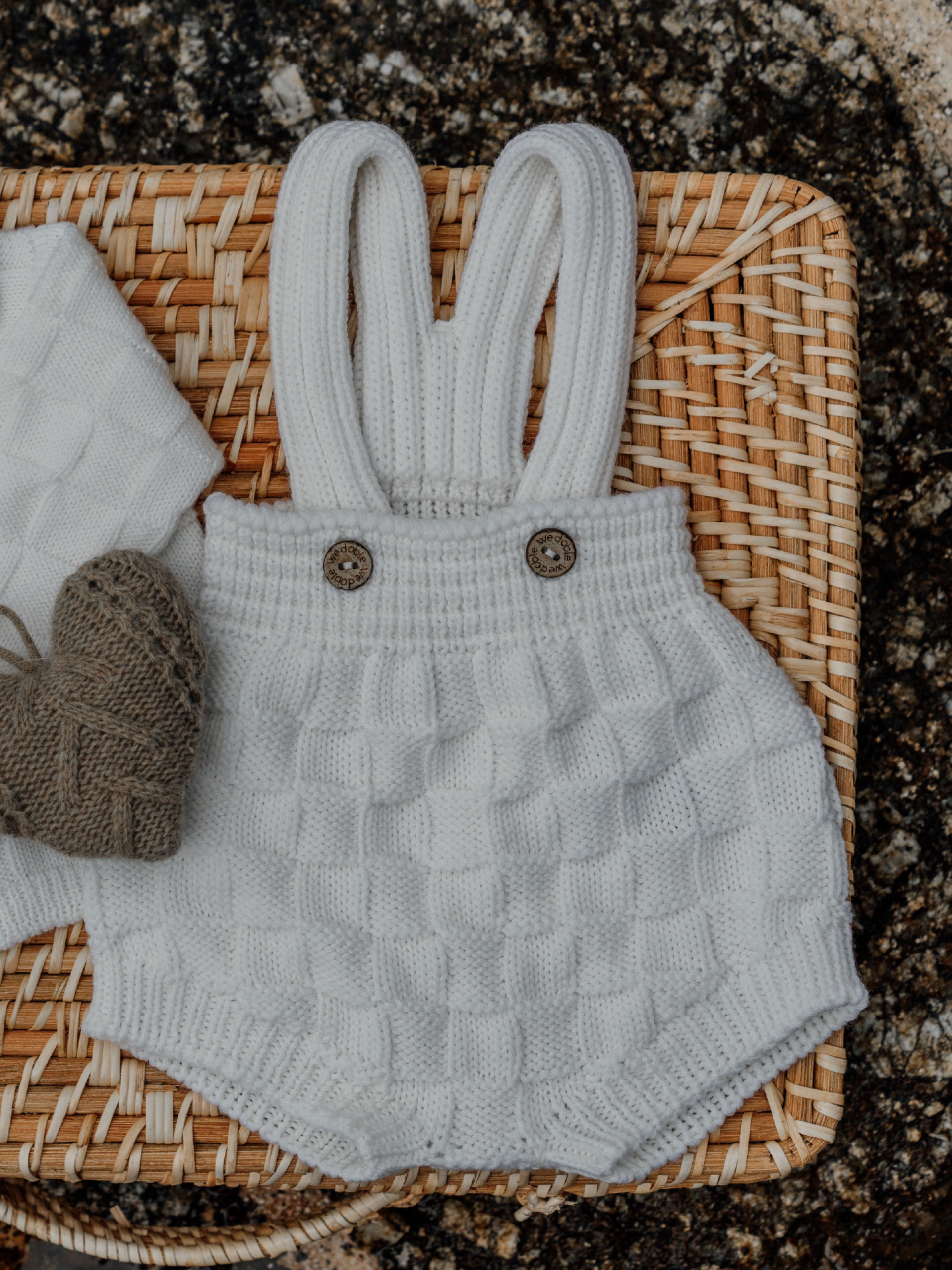 Fofo com alças de lã