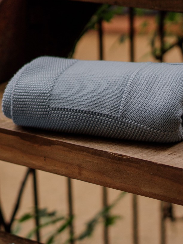 Knitted blanket