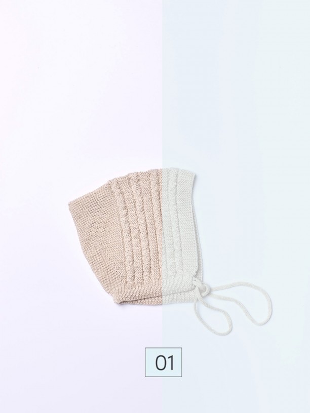 Knitted wool bonnet