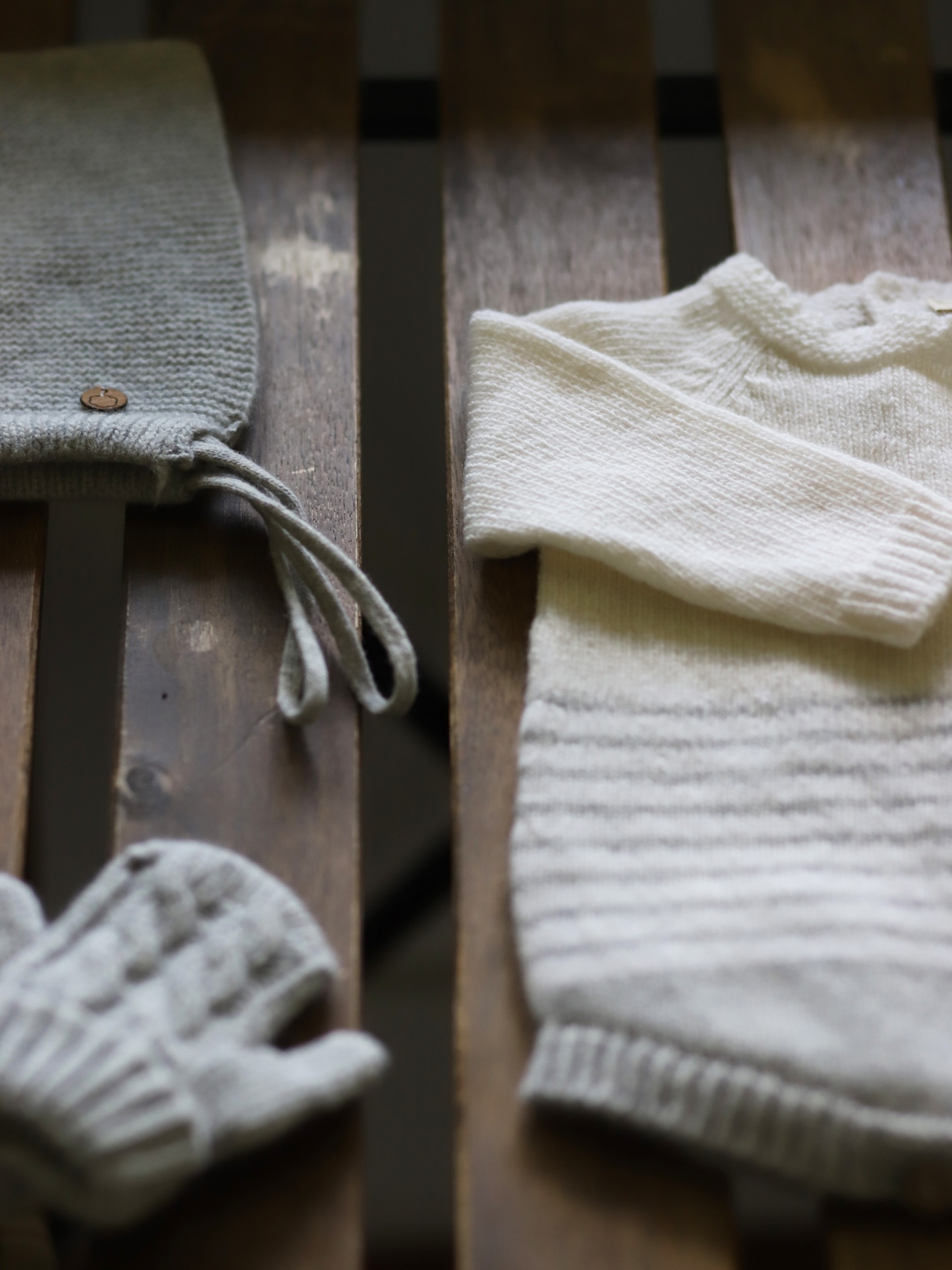 Knitted wool shortie