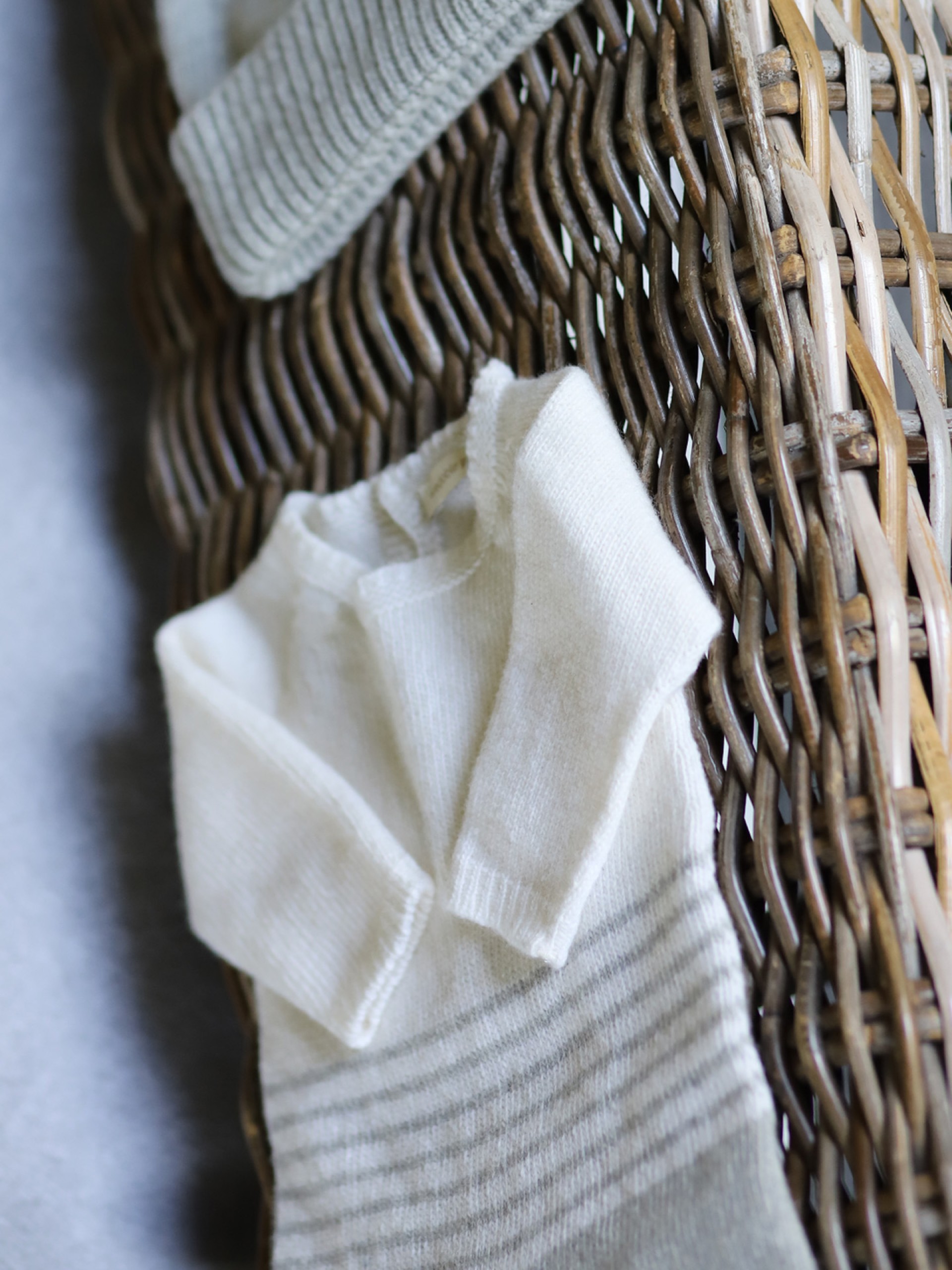 Knitted wool shortie