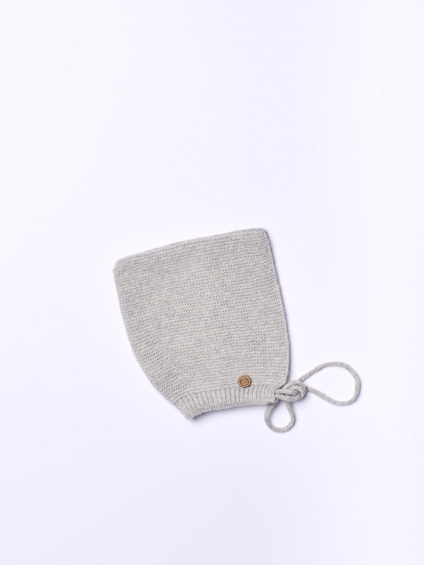 Knitted wool bonnet