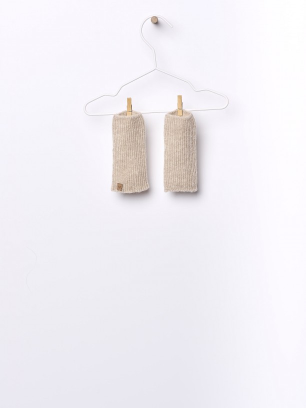 Knitted wool gloves