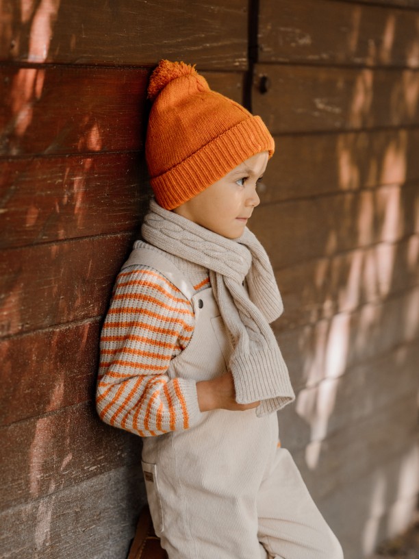 Knitted wool scarf