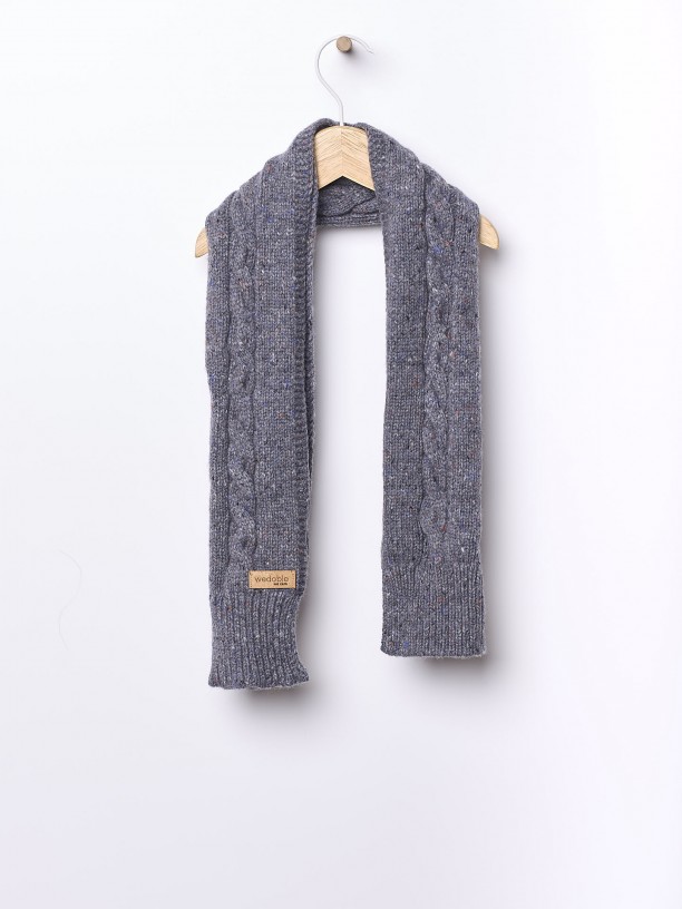 Knitted scarf